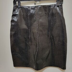 Chic Black Leather Reptile Pattern Pencil Skirt - Size L - Made In USA